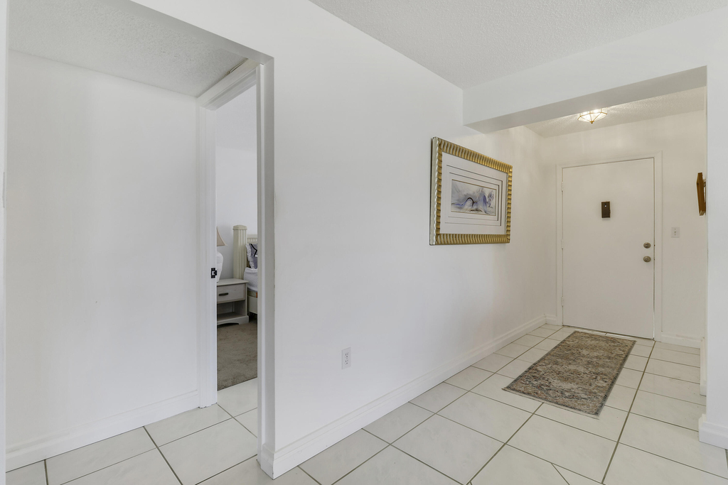 7 Greenway Village N - Photo 12