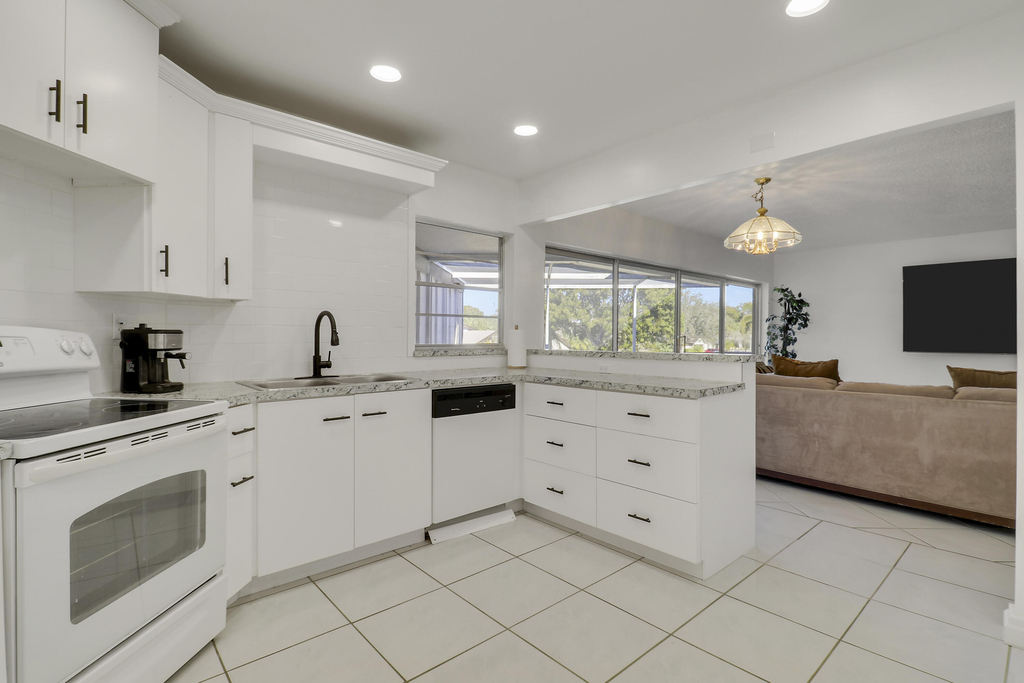 7 Greenway Village N - Photo 16