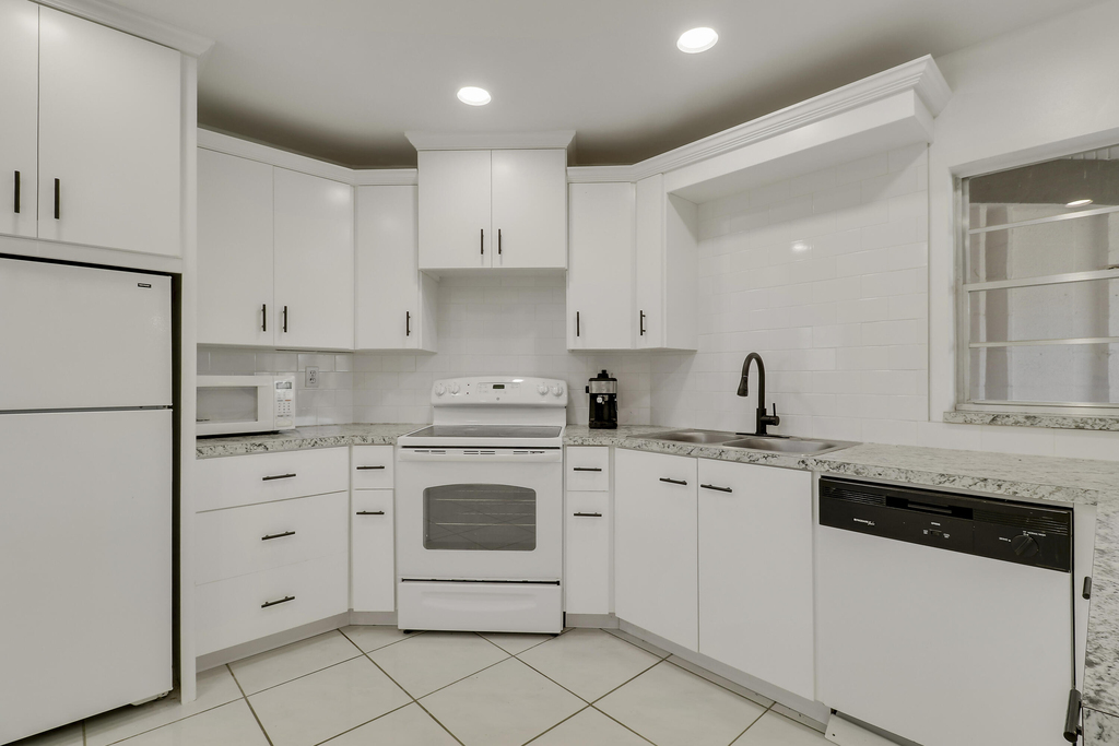 7 Greenway Village N - Photo 14