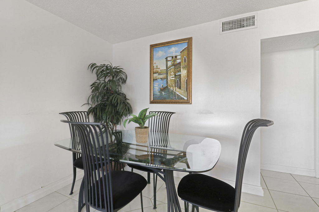 7 Greenway Village N - Photo 9