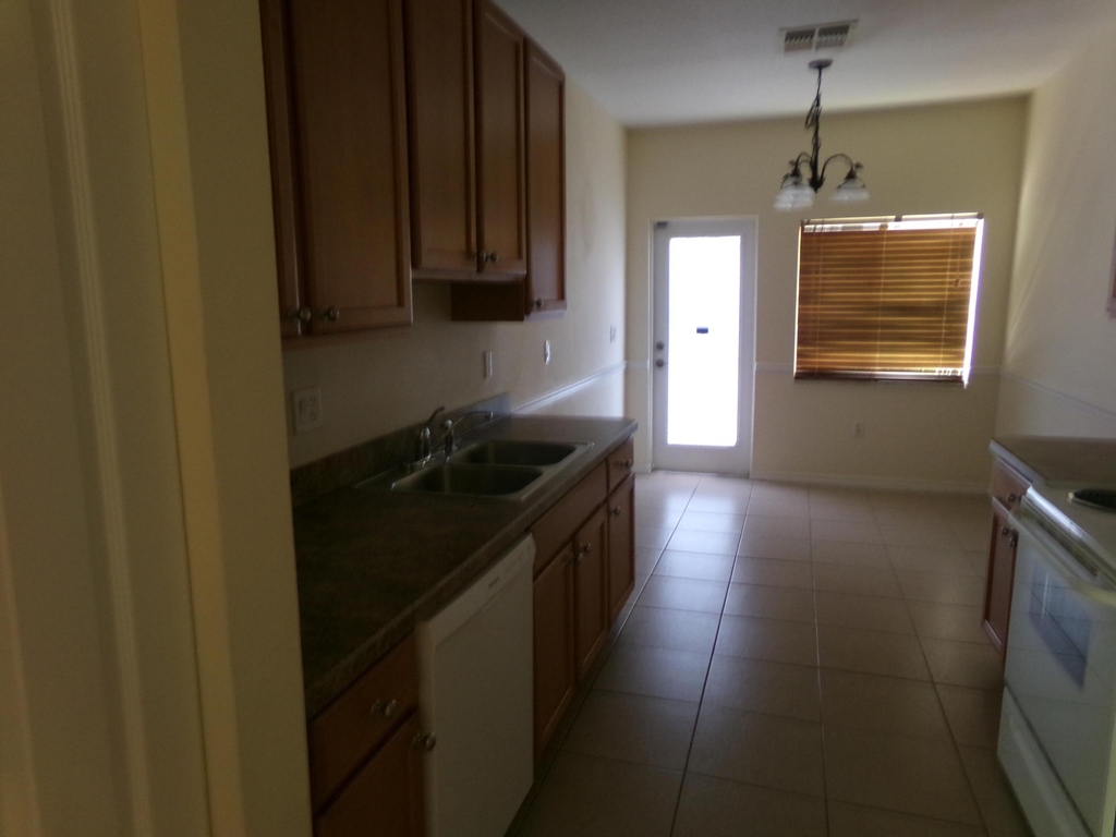 2132 Se Eatonville Drive - Photo 9