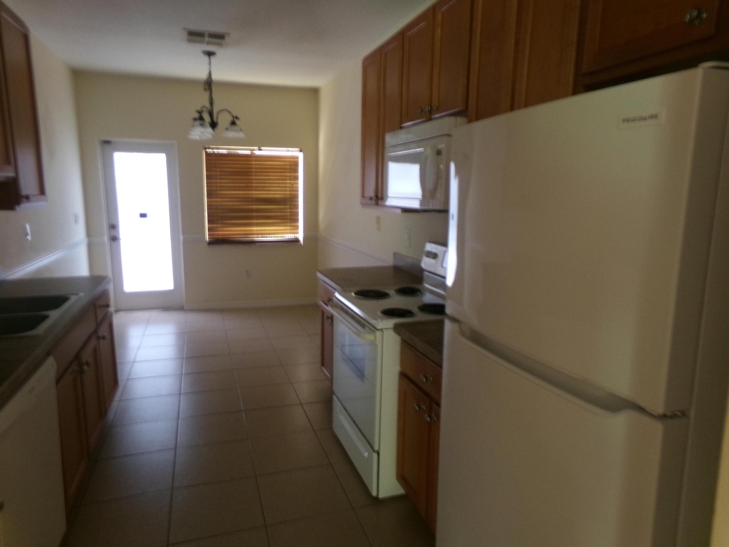 2132 Se Eatonville Drive - Photo 10