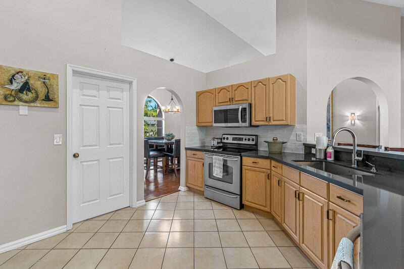 1840 Hollyhock Road - Photo 9