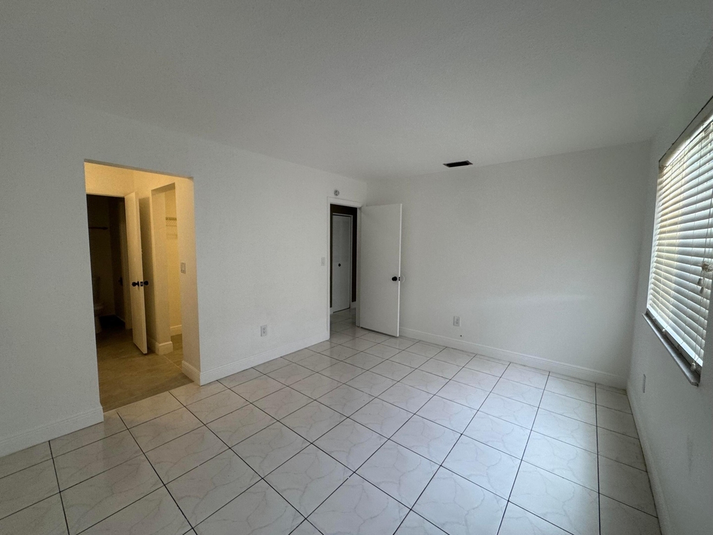5335 Nw 5th Street - Photo 17