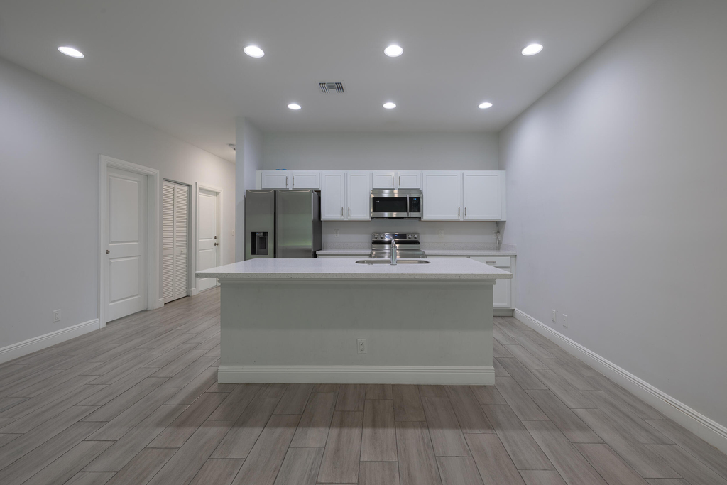2240 84th Court - Photo 3