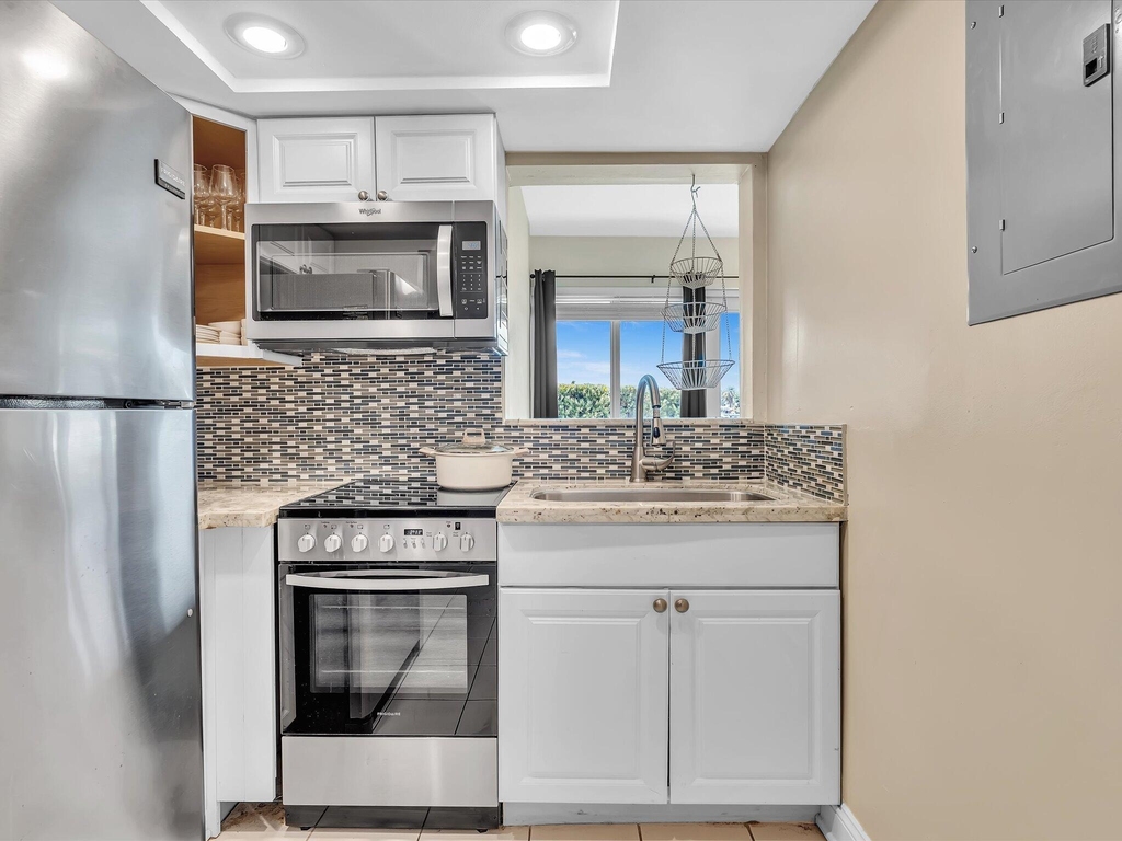 461 Se 19th Avenue - Photo 17