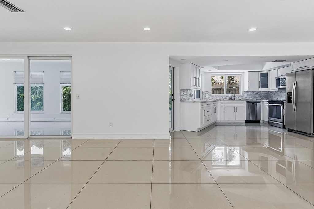 2910 Ne 40th Court - Photo 6