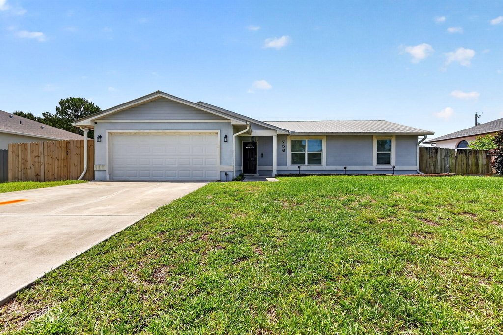 756 Sw Ancona Road - Photo 1