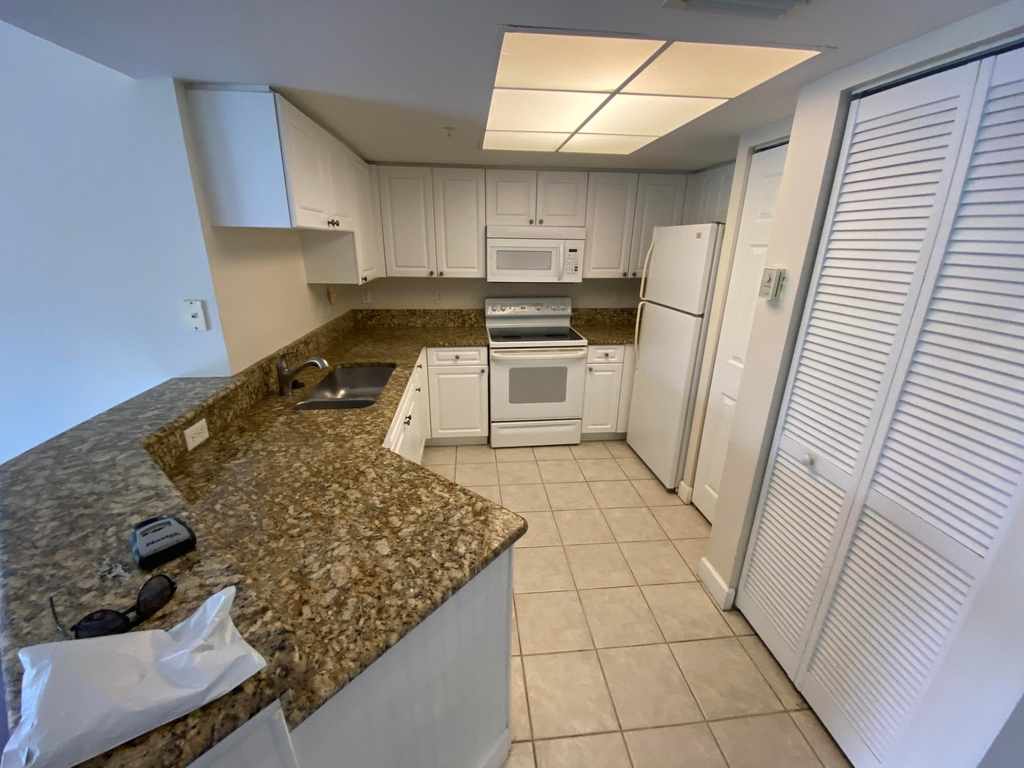 1100 S Crestwood Court S - Photo 4