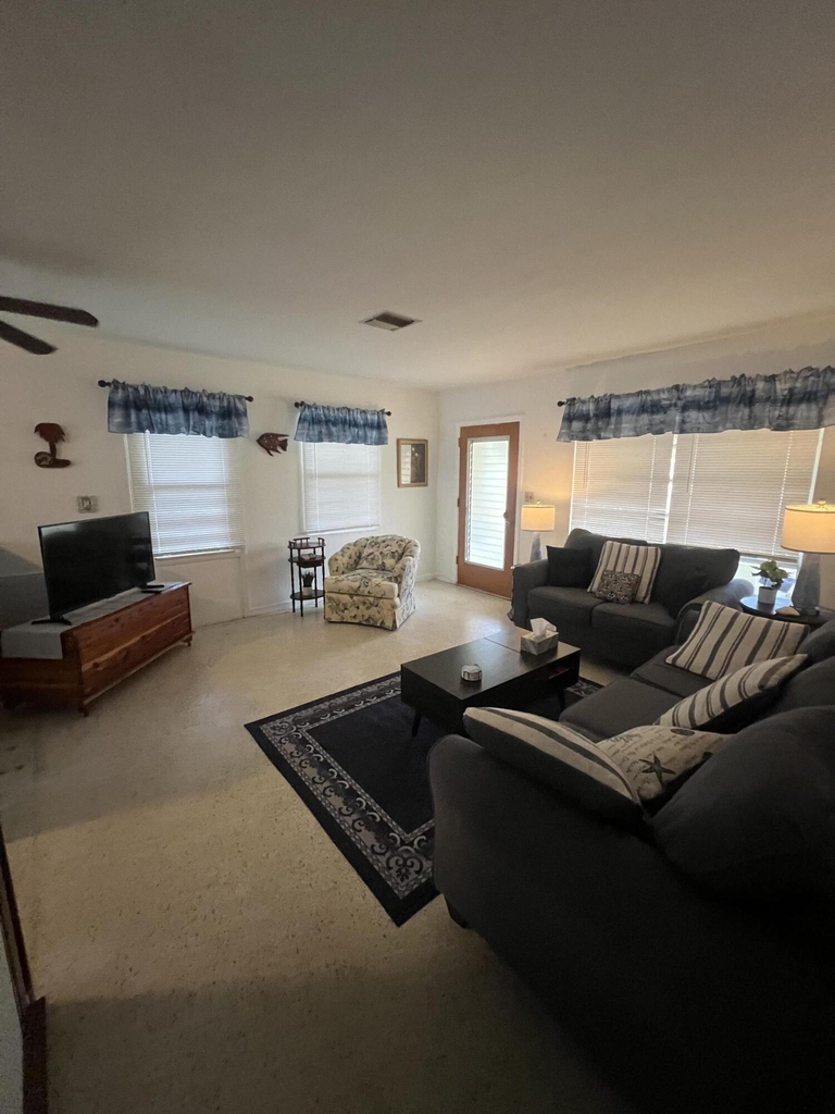 1622 Ne Maureen Court - Photo 4