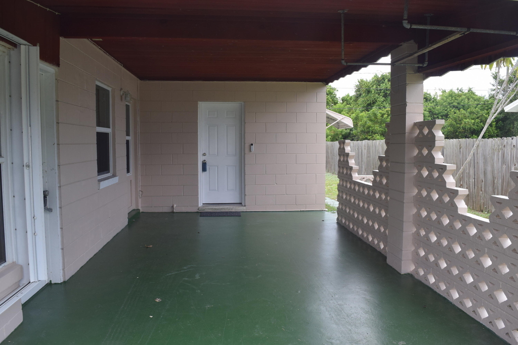 1622 Ne Maureen Court - Photo 1