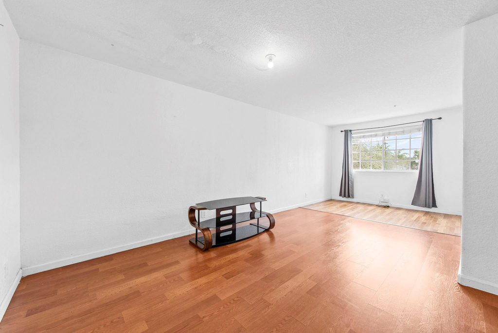 1425 Nw 36th Way - Photo 5