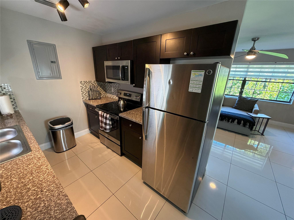 608 Ne 29th Drive - Photo 9