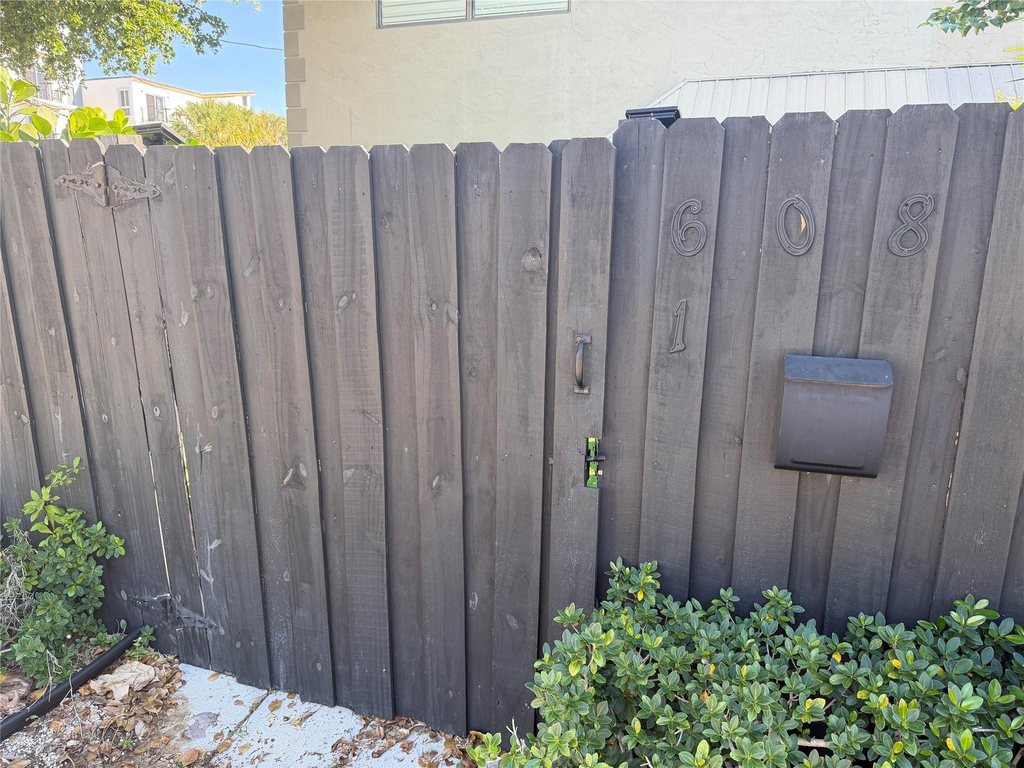 608 Ne 29th Drive - Photo 4