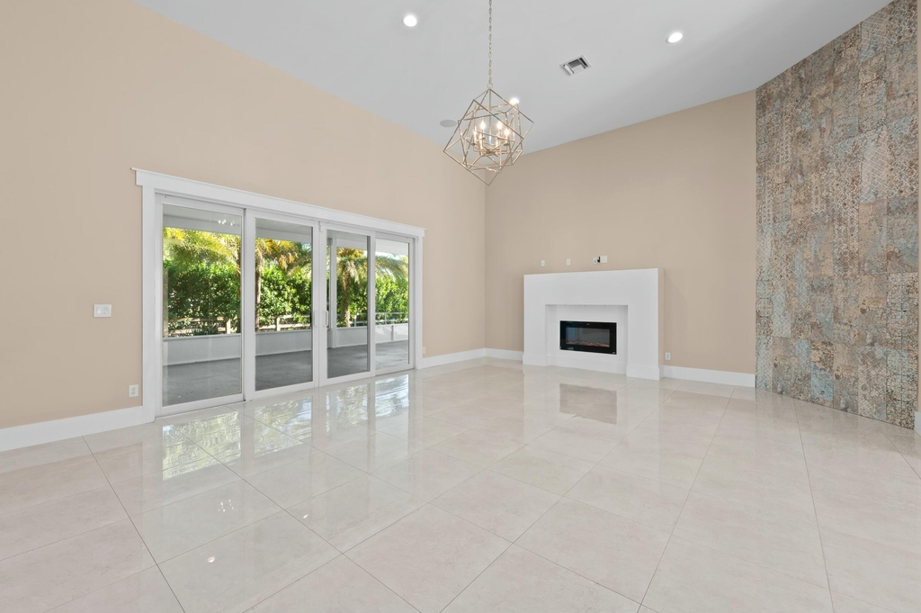 15503 Temple Boulevard - Photo 9