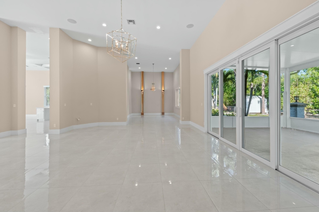 15503 Temple Boulevard - Photo 11