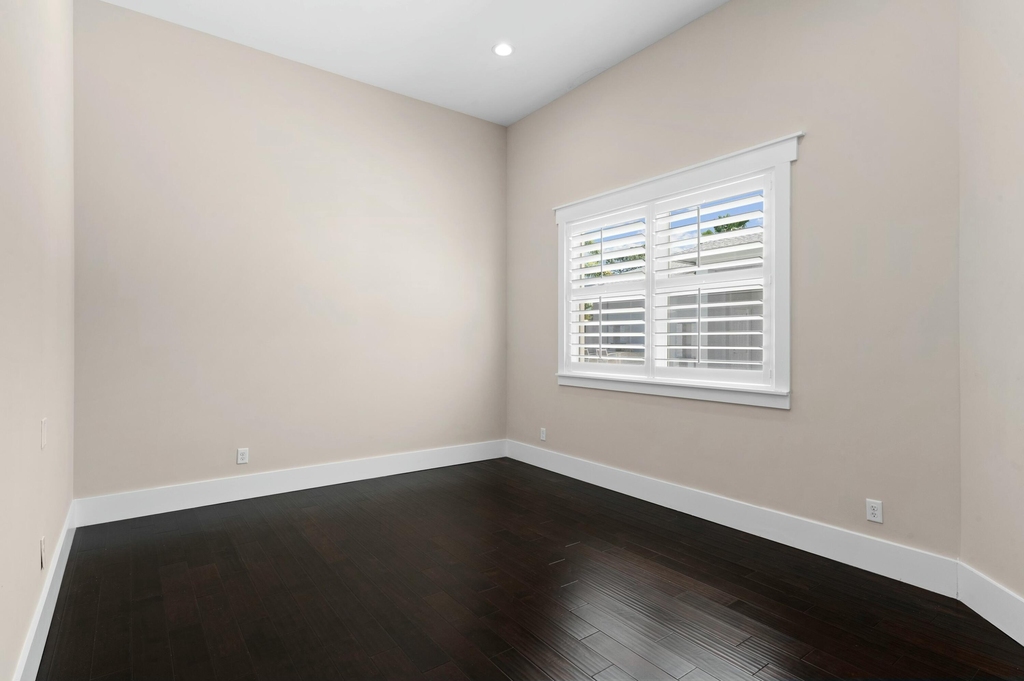 15503 Temple Boulevard - Photo 8