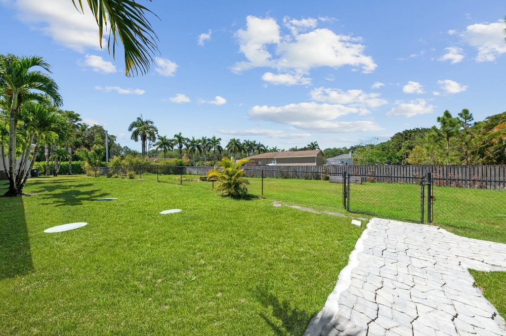 15503 Temple Boulevard - Photo 53