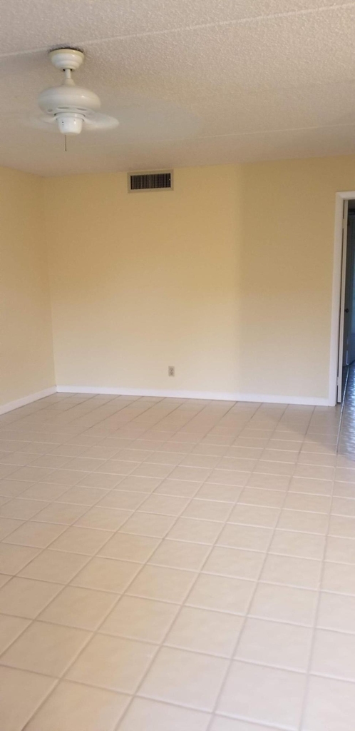 2000 Springdale Boulevard - Photo 4