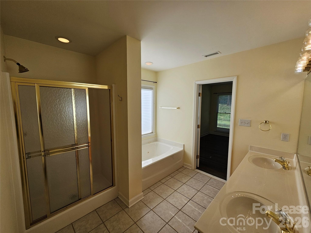 151 Woodfern Place - Photo 18