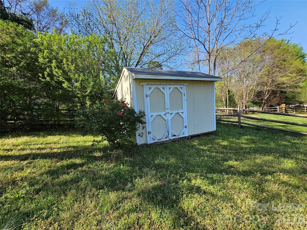 151 Woodfern Place - Photo 39