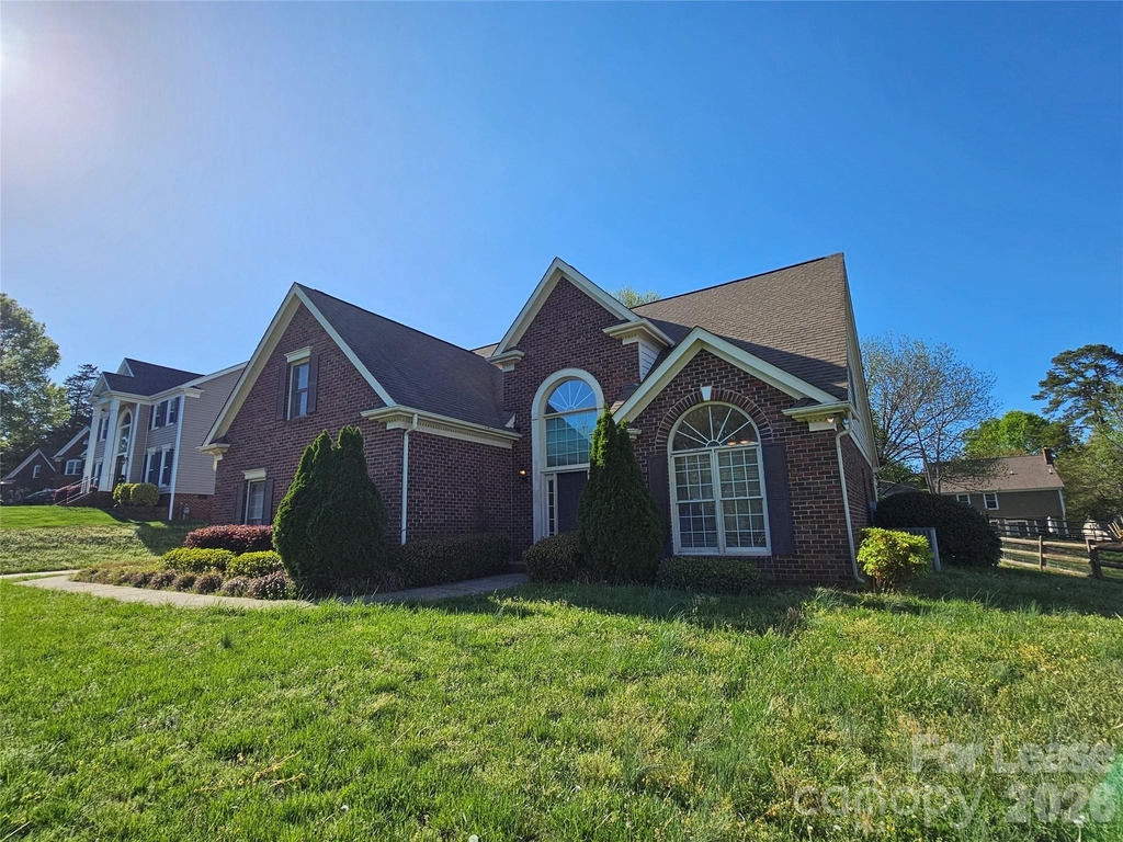 151 Woodfern Place - Photo 2