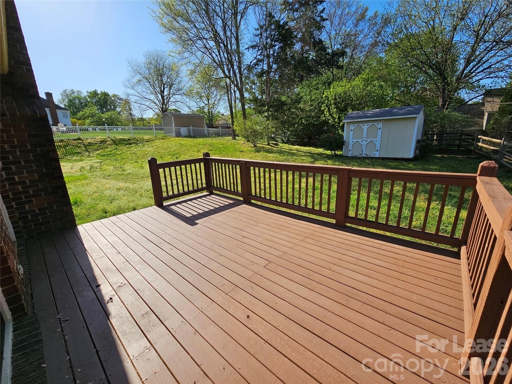 151 Woodfern Place - Photo 32