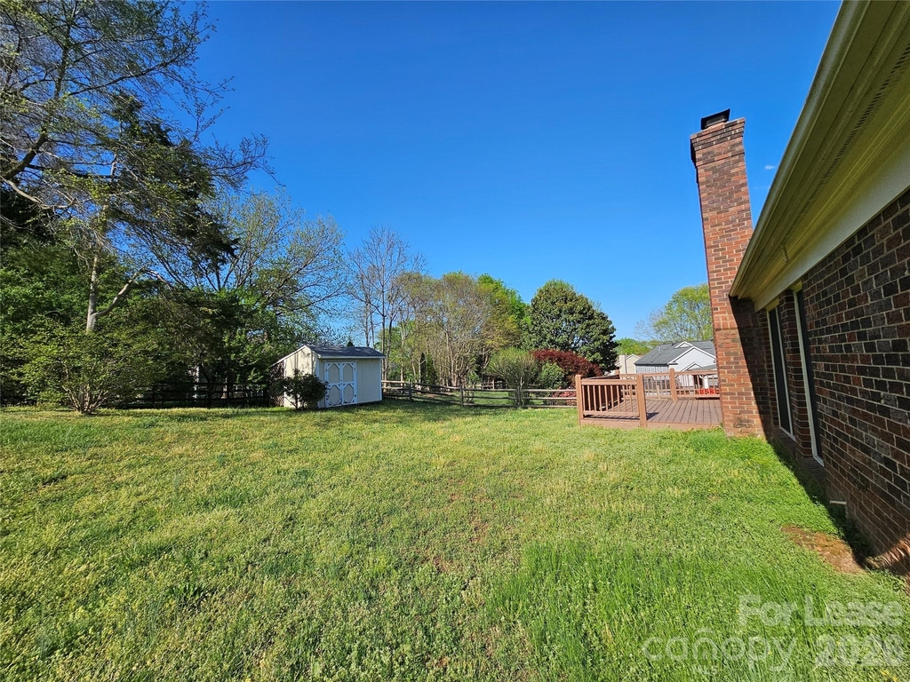 151 Woodfern Place - Photo 37