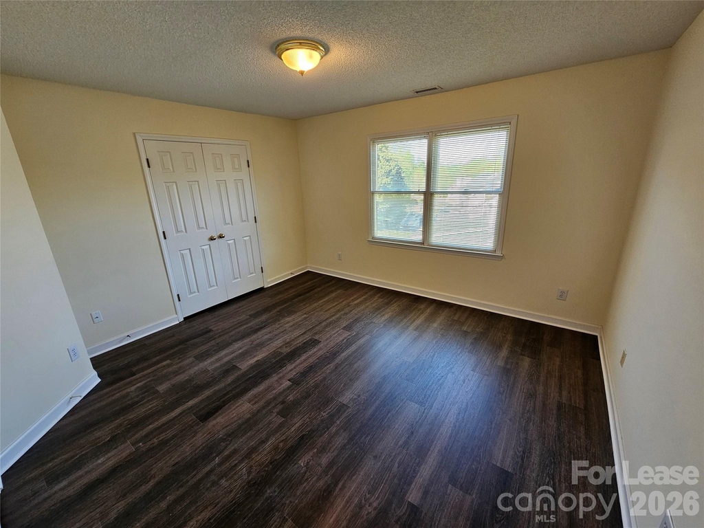151 Woodfern Place - Photo 14