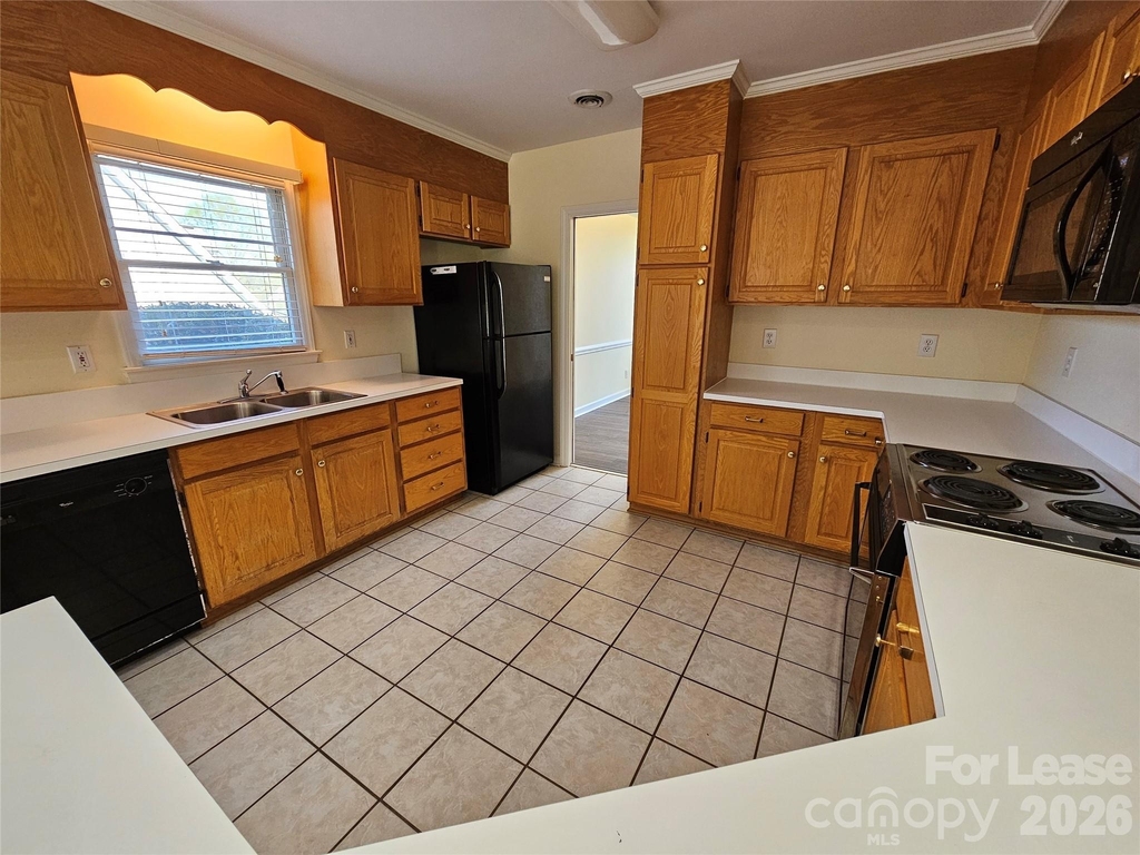 151 Woodfern Place - Photo 11