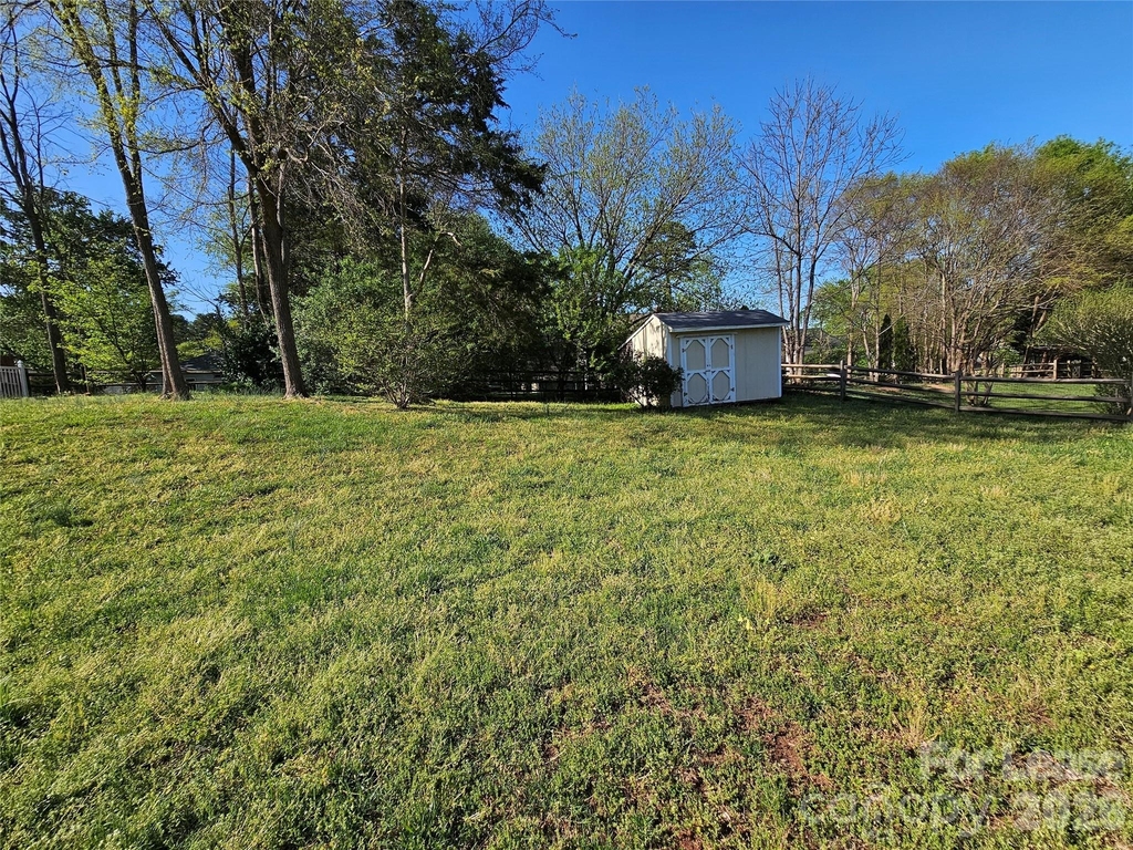 151 Woodfern Place - Photo 38