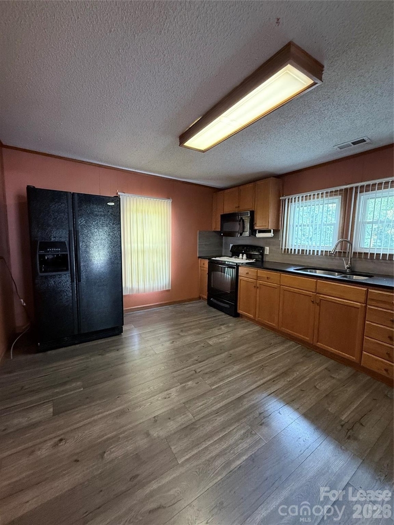 1547 N Piedmont Avenue - Photo 4