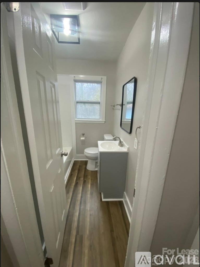 3128/3130 Ridge Avenue - Photo 9