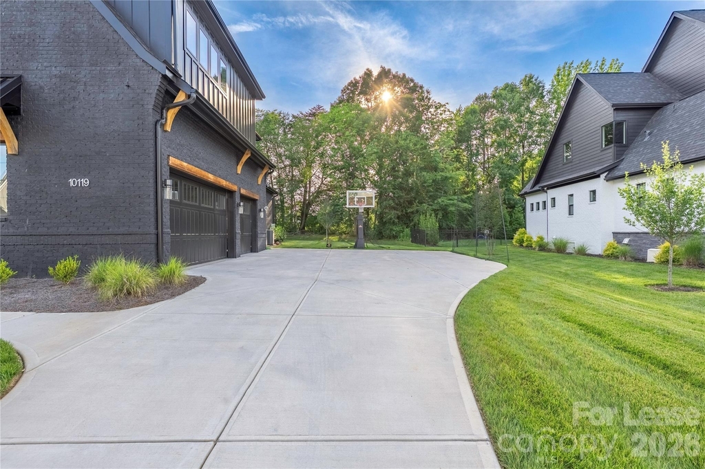 10119 Laurier Lane - Photo 1