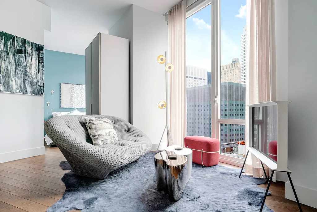 East 44th Street - Photo 9