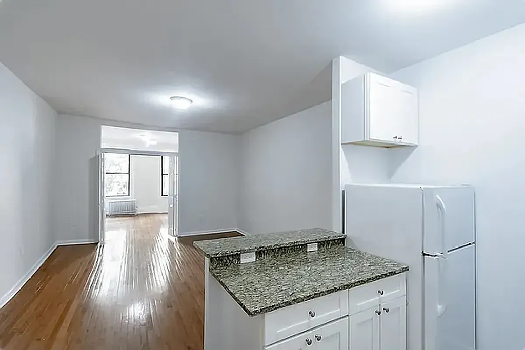 92 Saint Mark's Place - Photo 1
