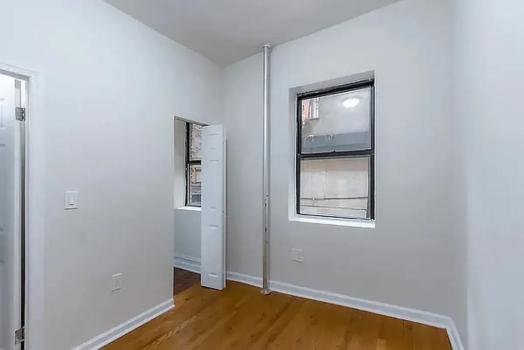 92 Saint Mark's Place - Photo 9
