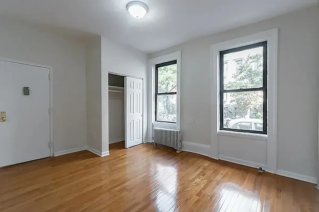 92 Saint Mark's Place - Photo 0