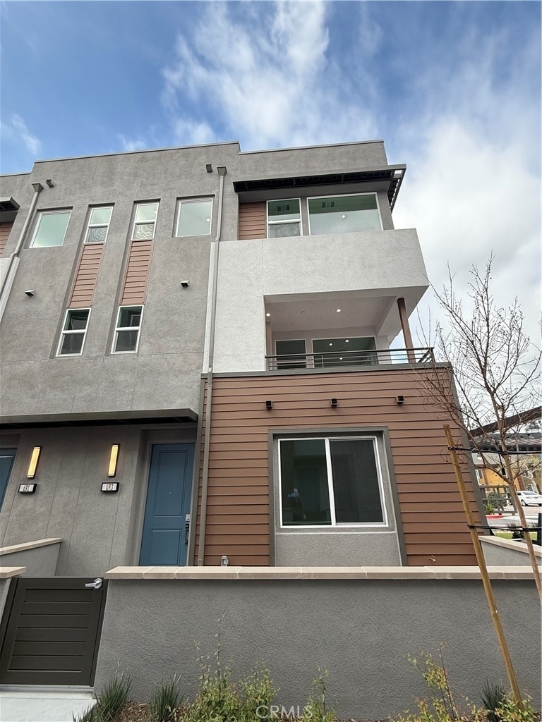 693 S Lyon Street - Photo 1