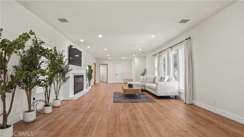 4711 Tyrone - Photo 22