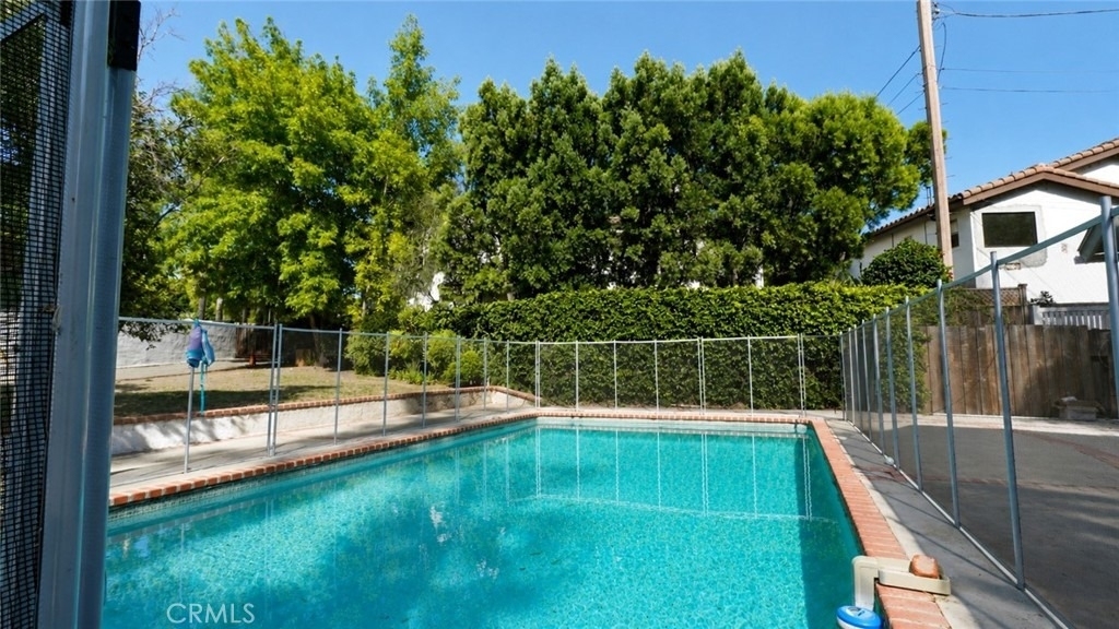 4711 Tyrone - Photo 8