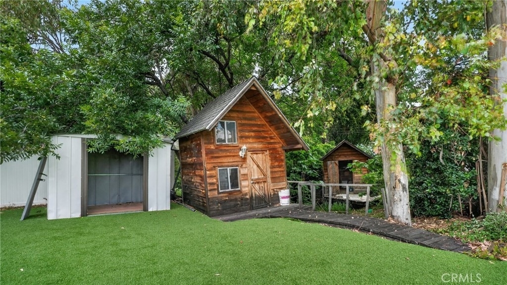 4711 Tyrone - Photo 10
