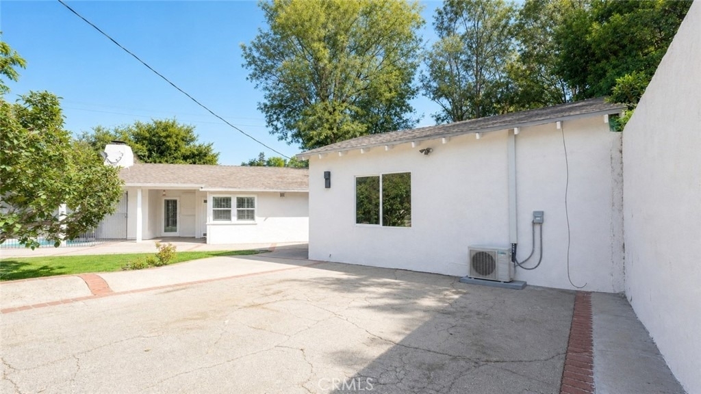 4711 Tyrone - Photo 3
