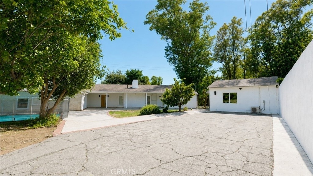 4711 Tyrone - Photo 2