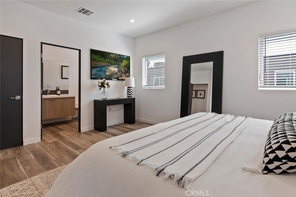 13538 Vanowen Street - Photo 17