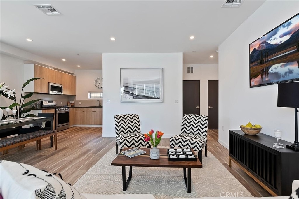 13538 Vanowen Street - Photo 9