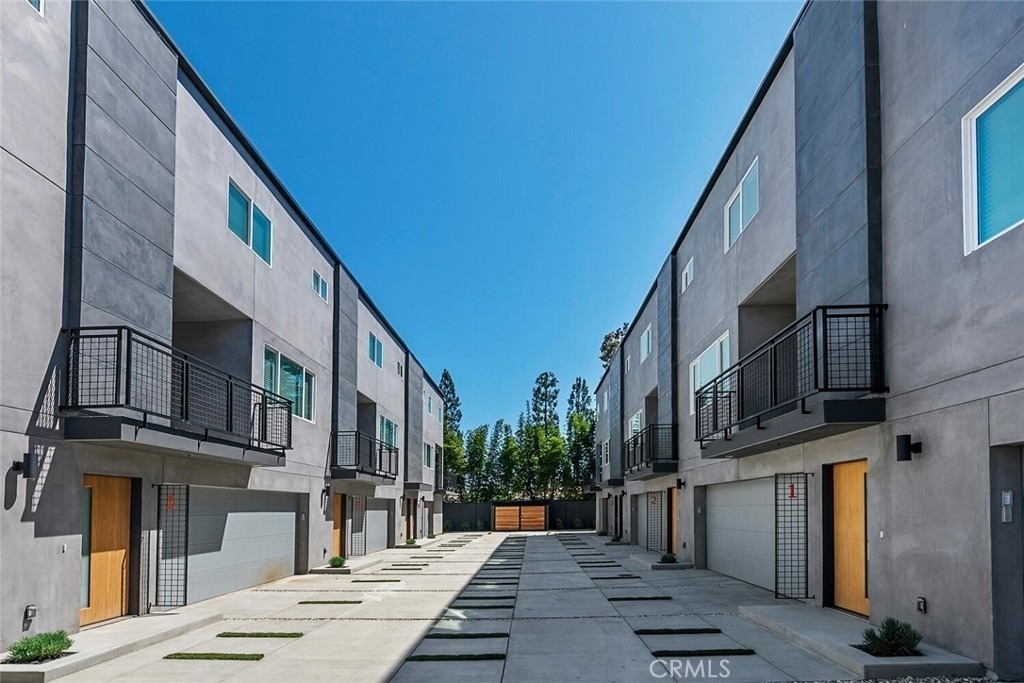 13538 Vanowen Street - Photo 2