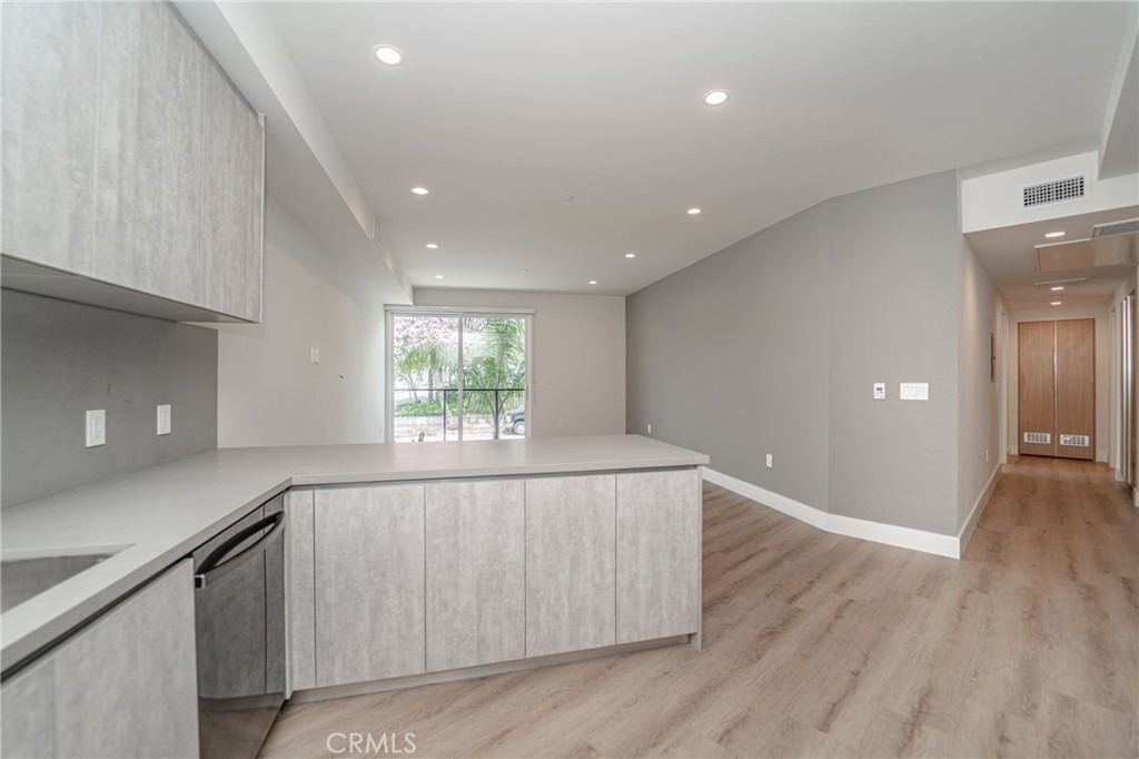 2828 London Street - Photo 2