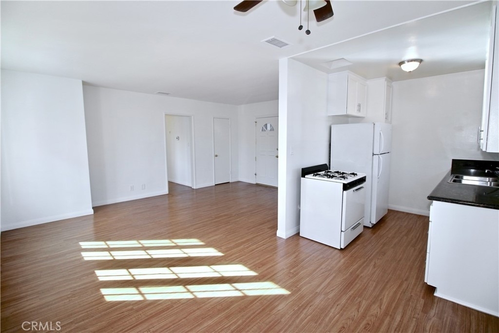 6951 Simpson Avenue - Photo 2