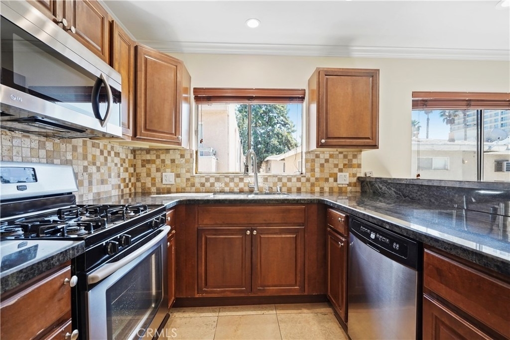 15457 Moorpark - Photo 5